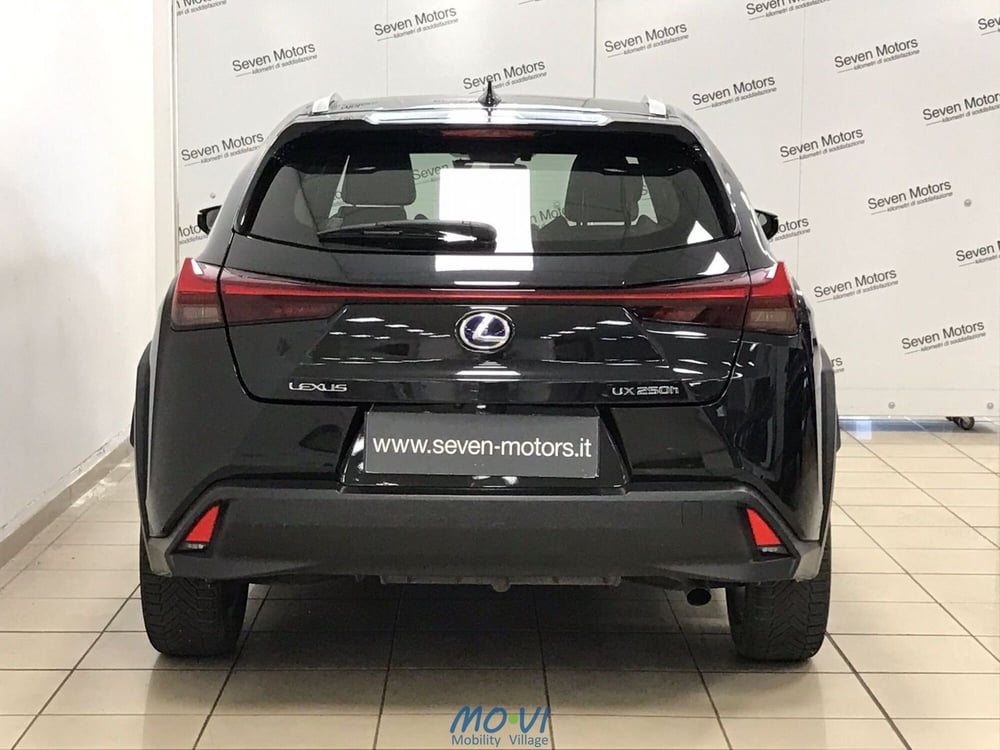 Lexus UX usata a Torino (12)