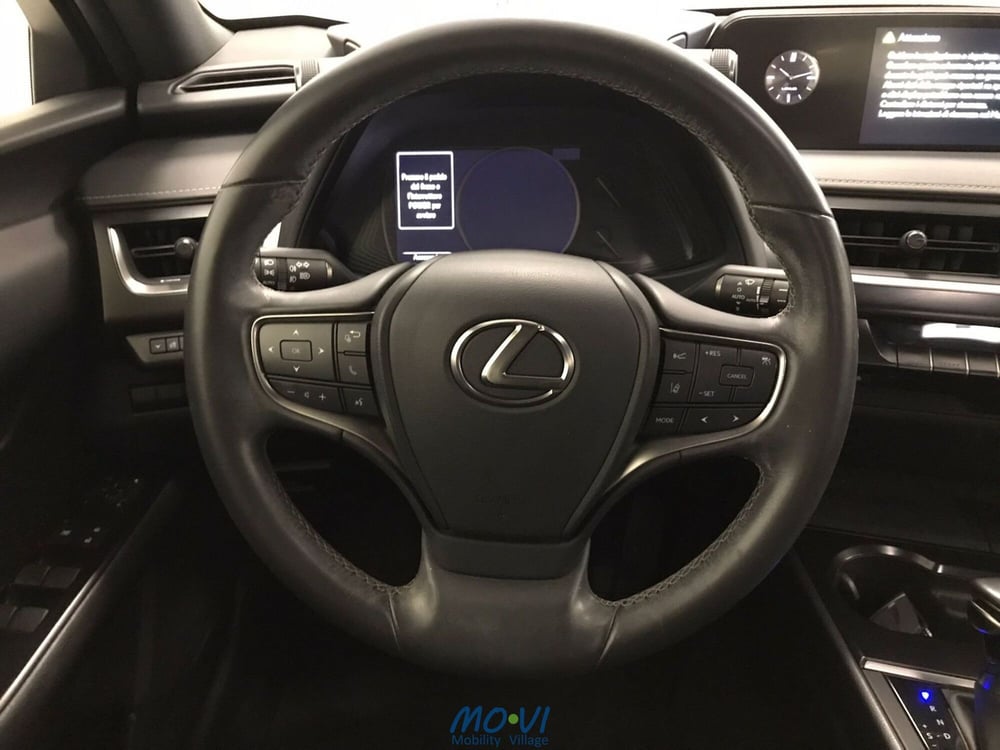 Lexus UX usata a Torino (7)