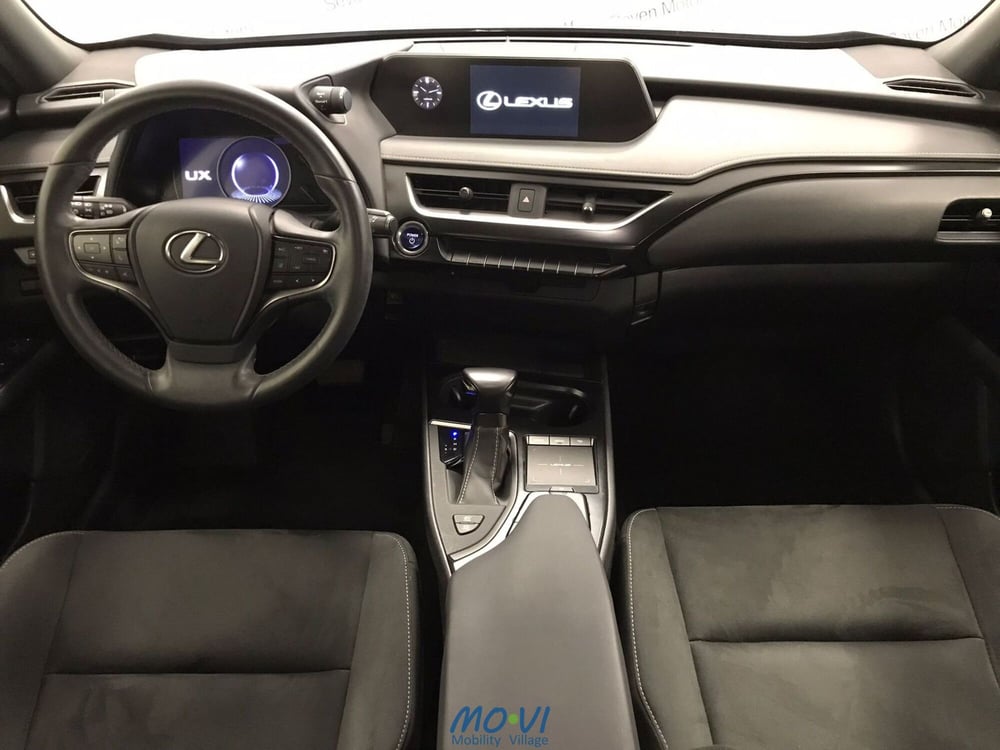 Lexus UX usata a Torino (8)