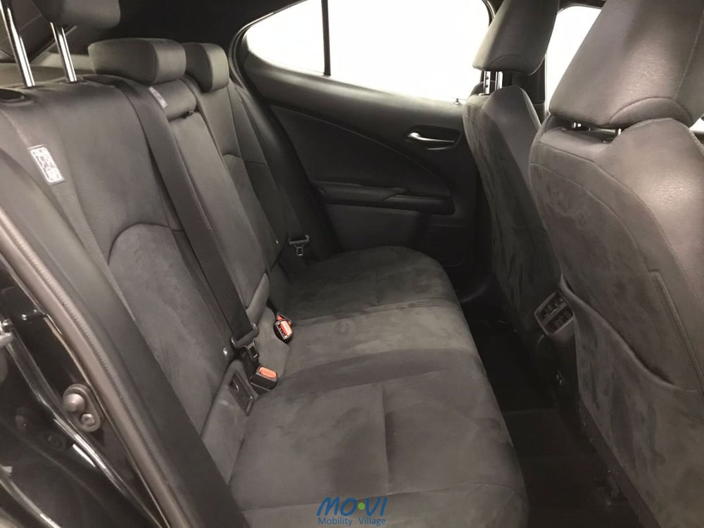 Lexus UX usata a Torino (9)