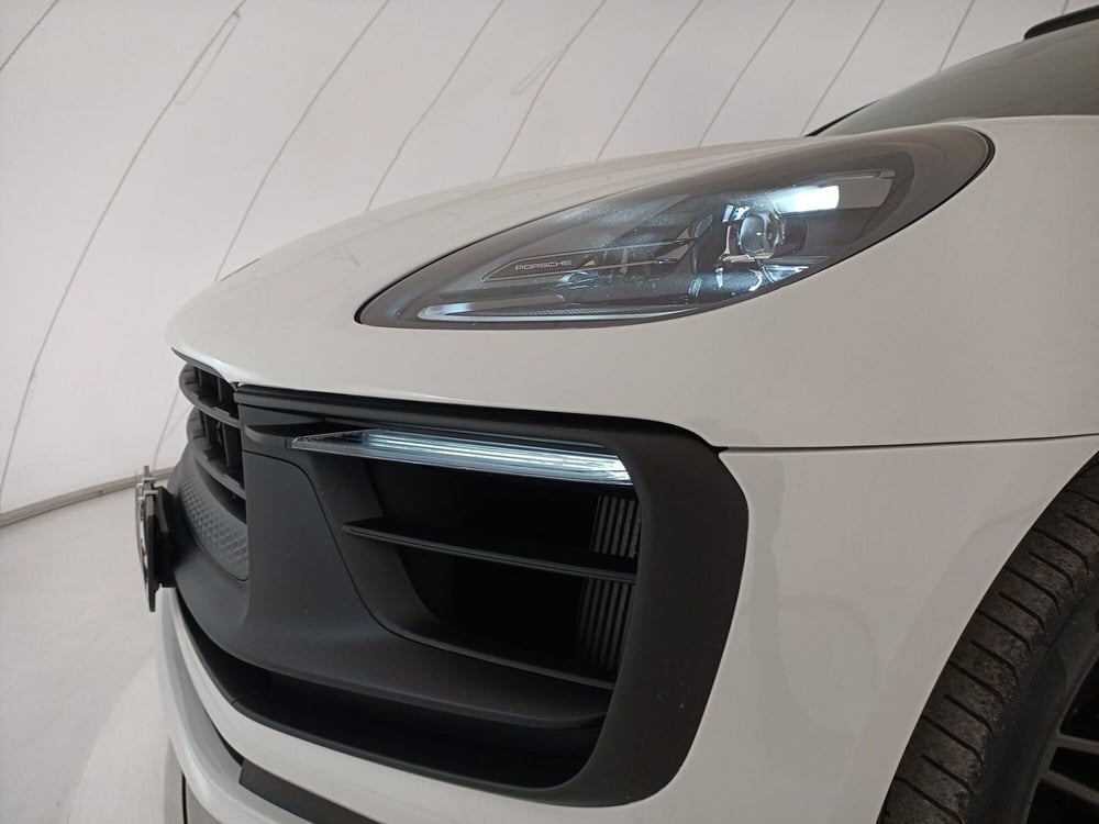 Porsche Macan usata a Bari (11)