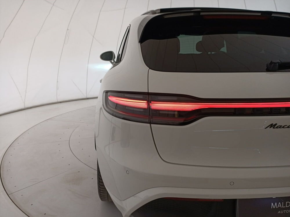 Porsche Macan usata a Bari (12)