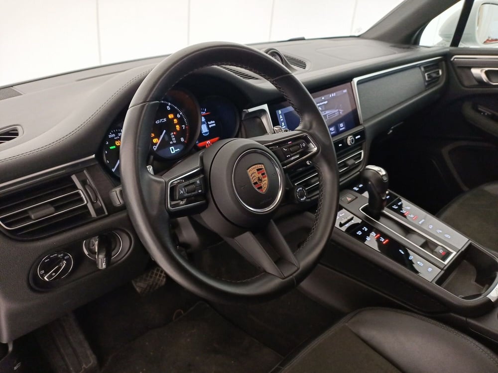 Porsche Macan usata a Bari (5)