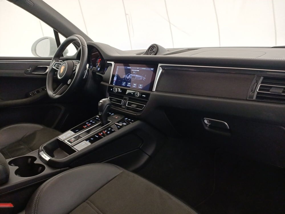 Porsche Macan usata a Bari (7)