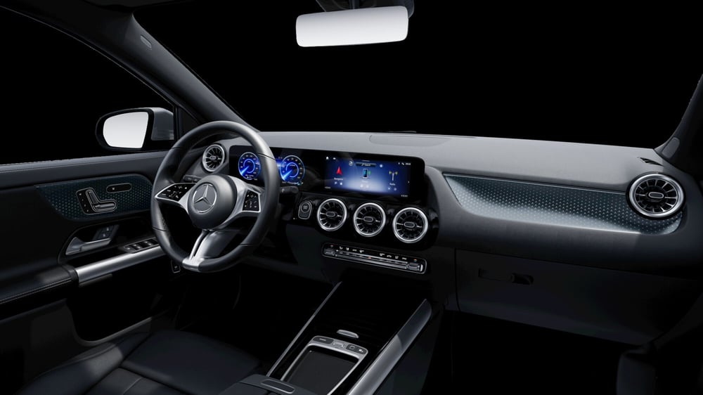 Mercedes-Benz EQA nuova a Milano (5)