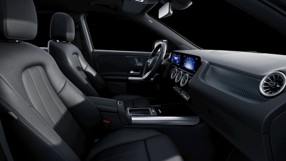 Mercedes-Benz EQA nuova a Milano (7)