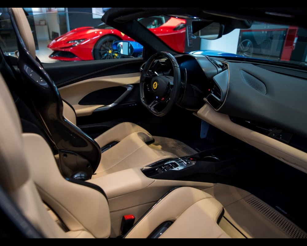 Ferrari 296 Spider usata a Modena (17)