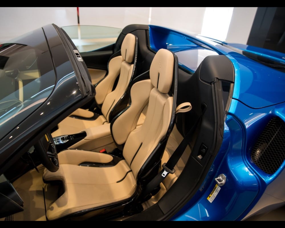 Ferrari 296 Spider usata a Modena (15)
