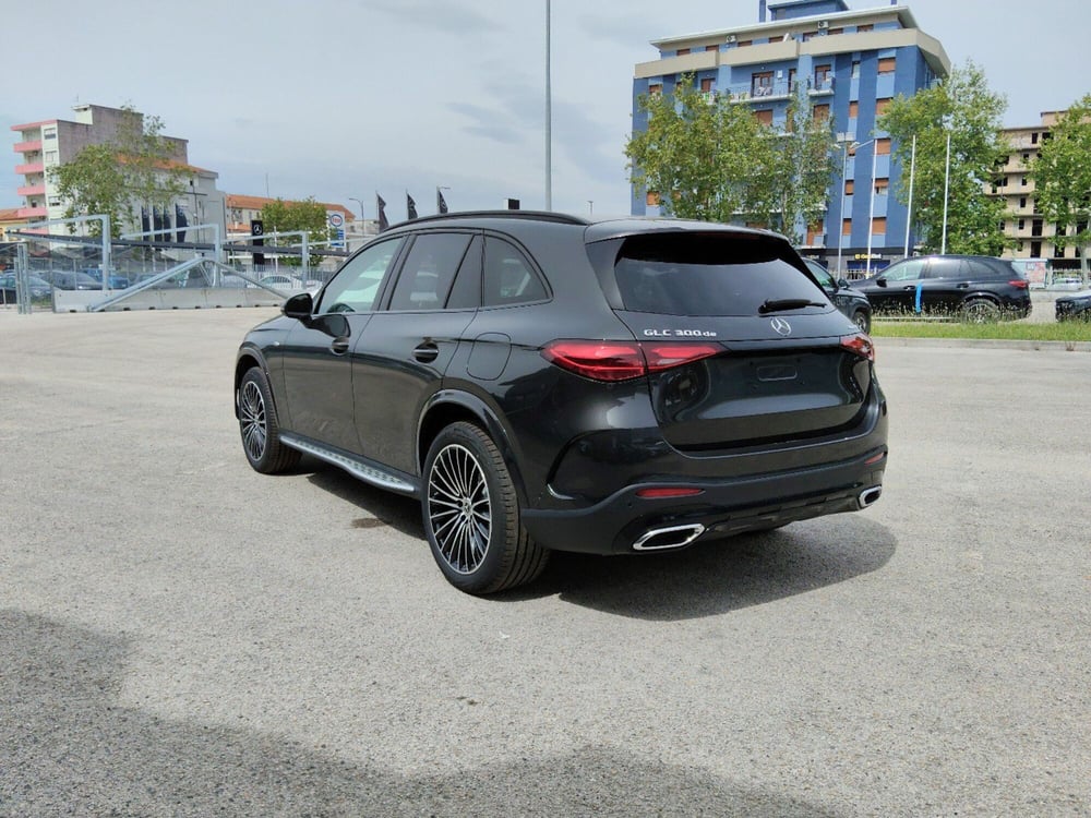 Mercedes-Benz GLC SUV nuova a Pescara (4)