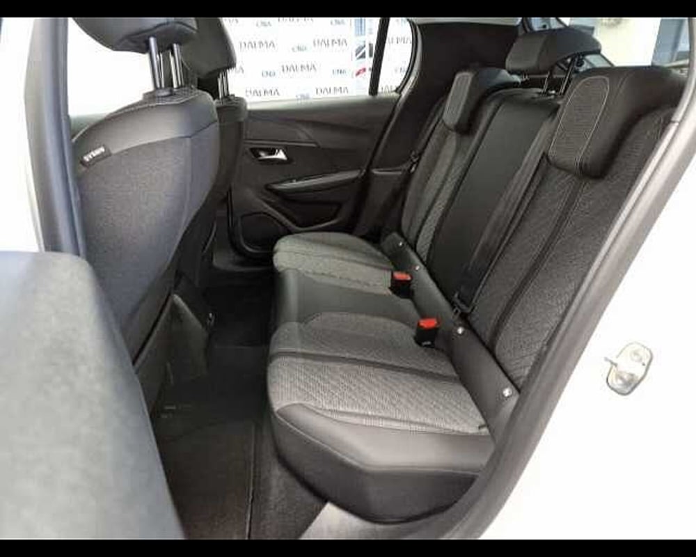 Peugeot 208 nuova a Milano (13)