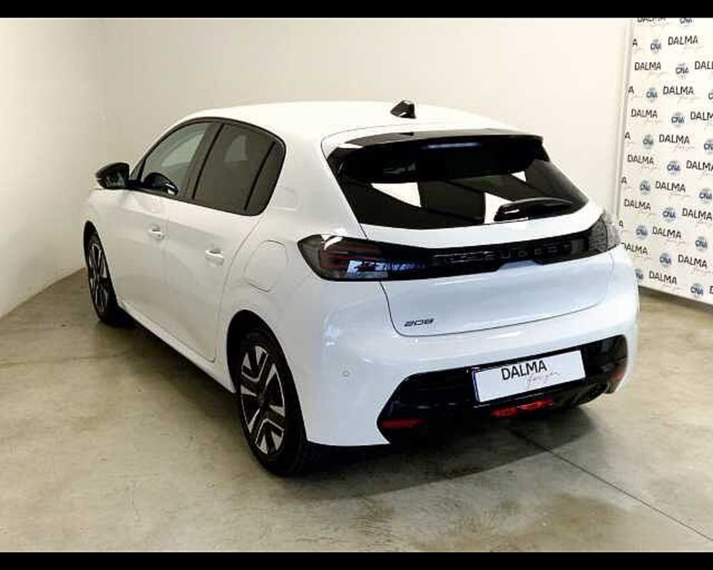 Peugeot 208 nuova a Milano (16)