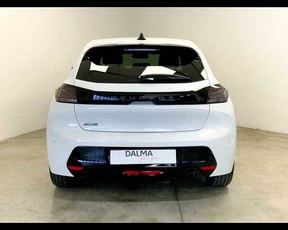 Peugeot 208 nuova a Milano (3)