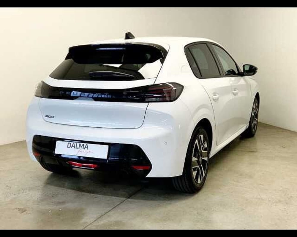 Peugeot 208 nuova a Milano (4)