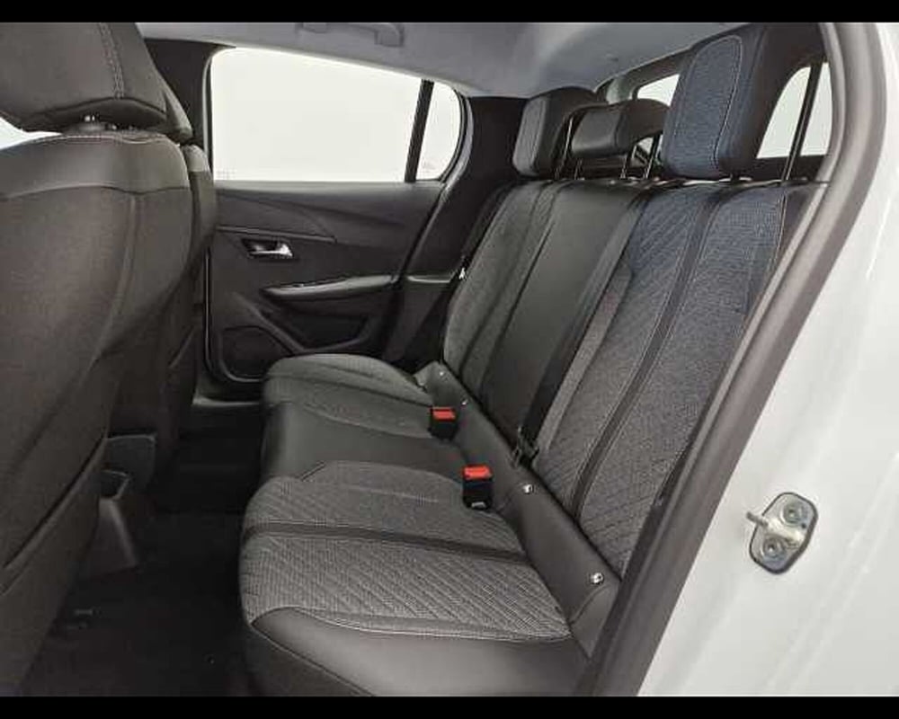 Peugeot 208 nuova a Milano (12)