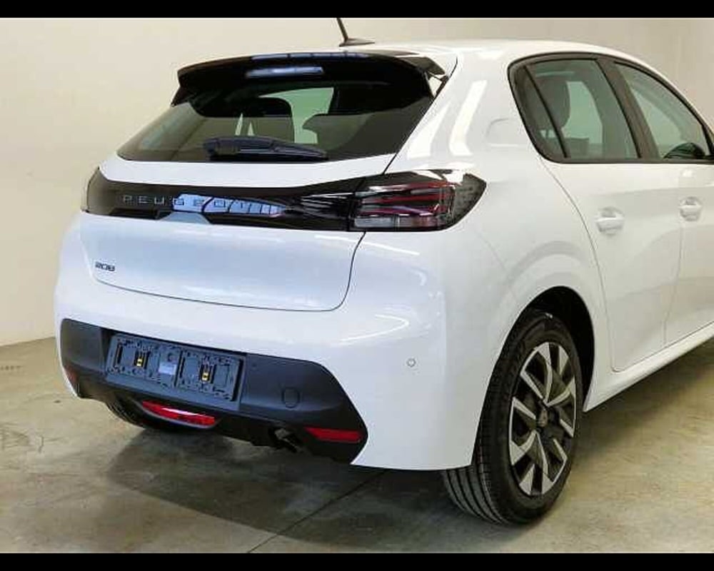 Peugeot 208 nuova a Milano (13)