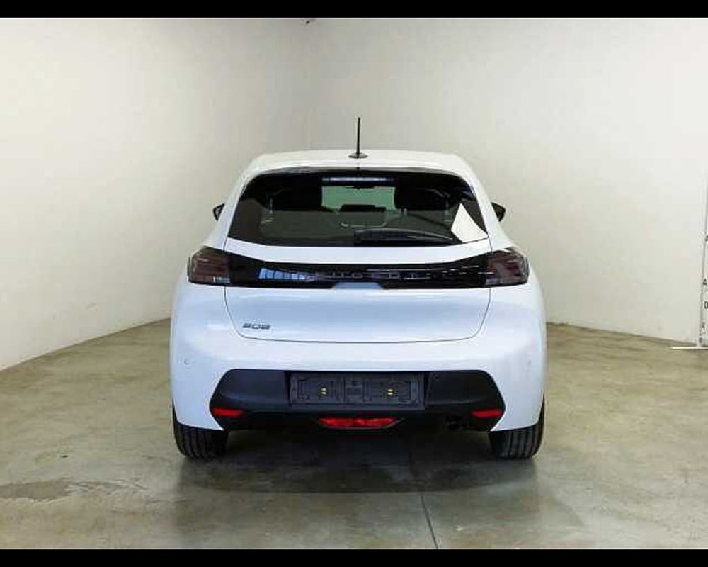 Peugeot 208 nuova a Milano (3)