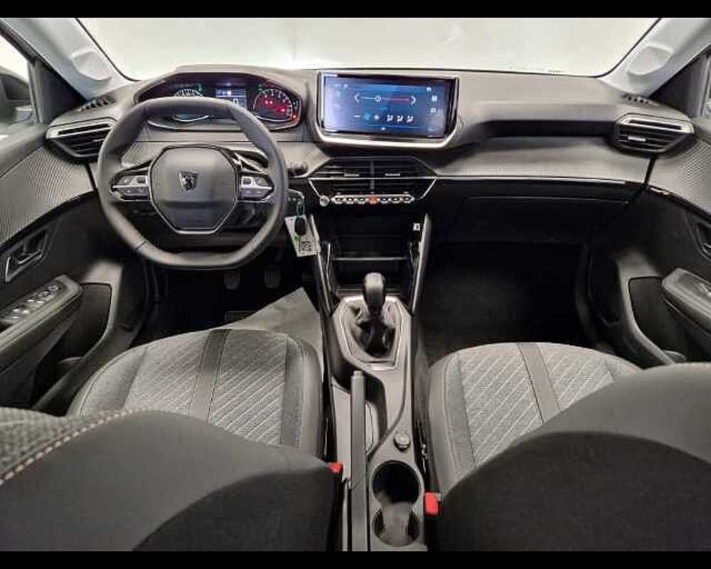 Peugeot 208 nuova a Milano (7)