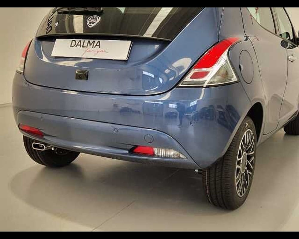 Lancia Ypsilon usata a Milano (14)