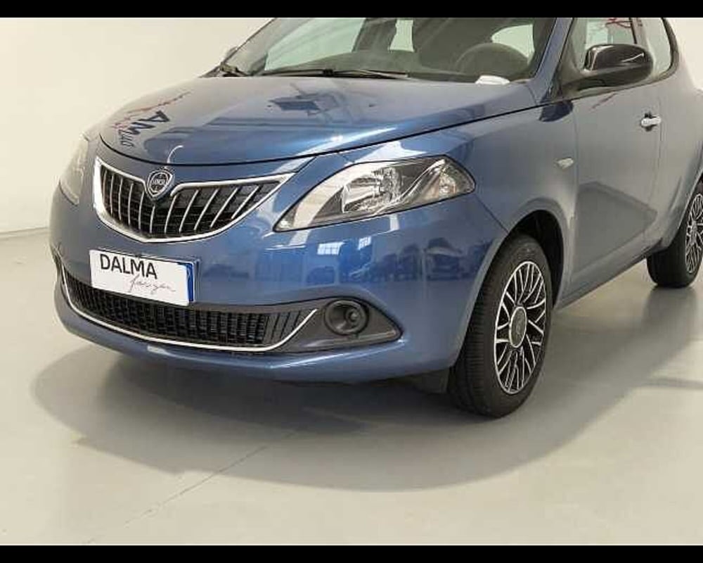 Lancia Ypsilon usata a Milano (15)