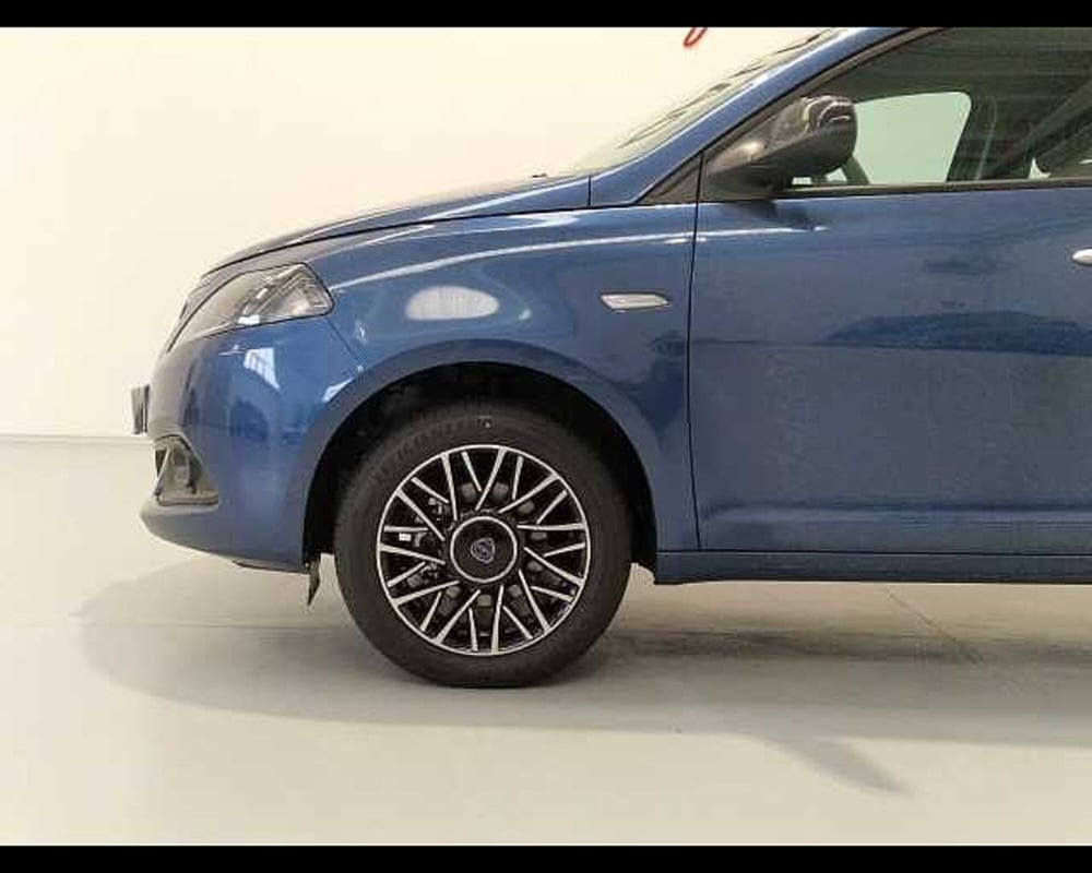 Lancia Ypsilon usata a Milano (16)