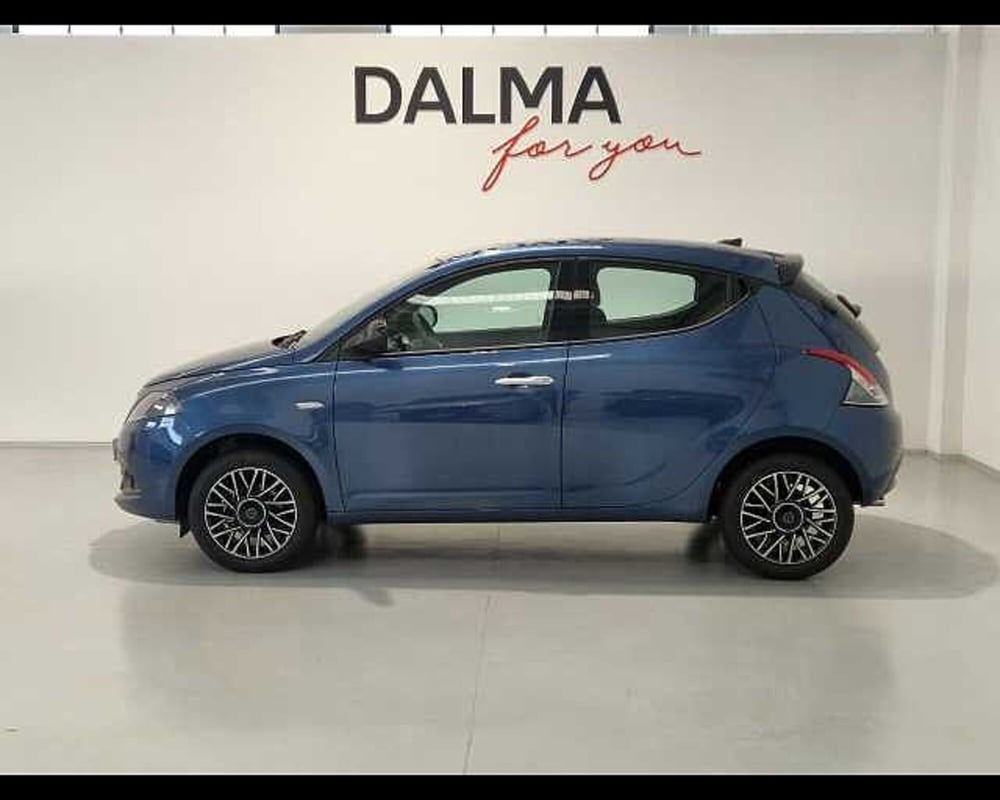 Lancia Ypsilon usata a Milano (17)