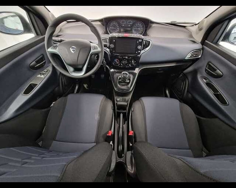 Lancia Ypsilon usata a Milano (6)