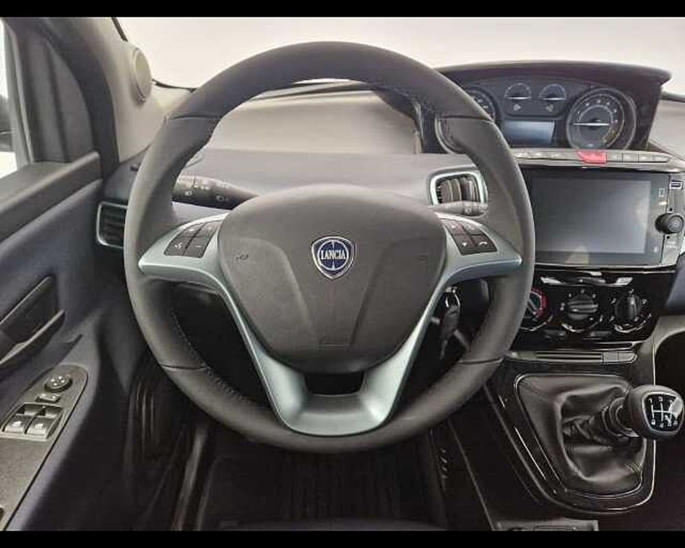 Lancia Ypsilon usata a Milano (7)