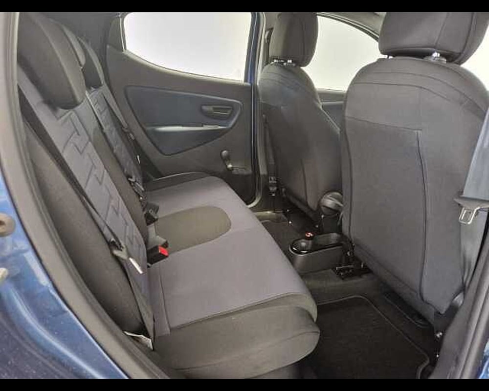 Lancia Ypsilon usata a Milano (9)