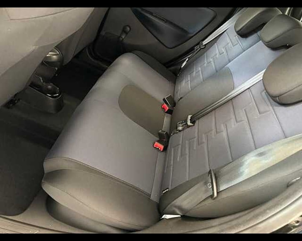 Lancia Ypsilon usata a Milano (15)