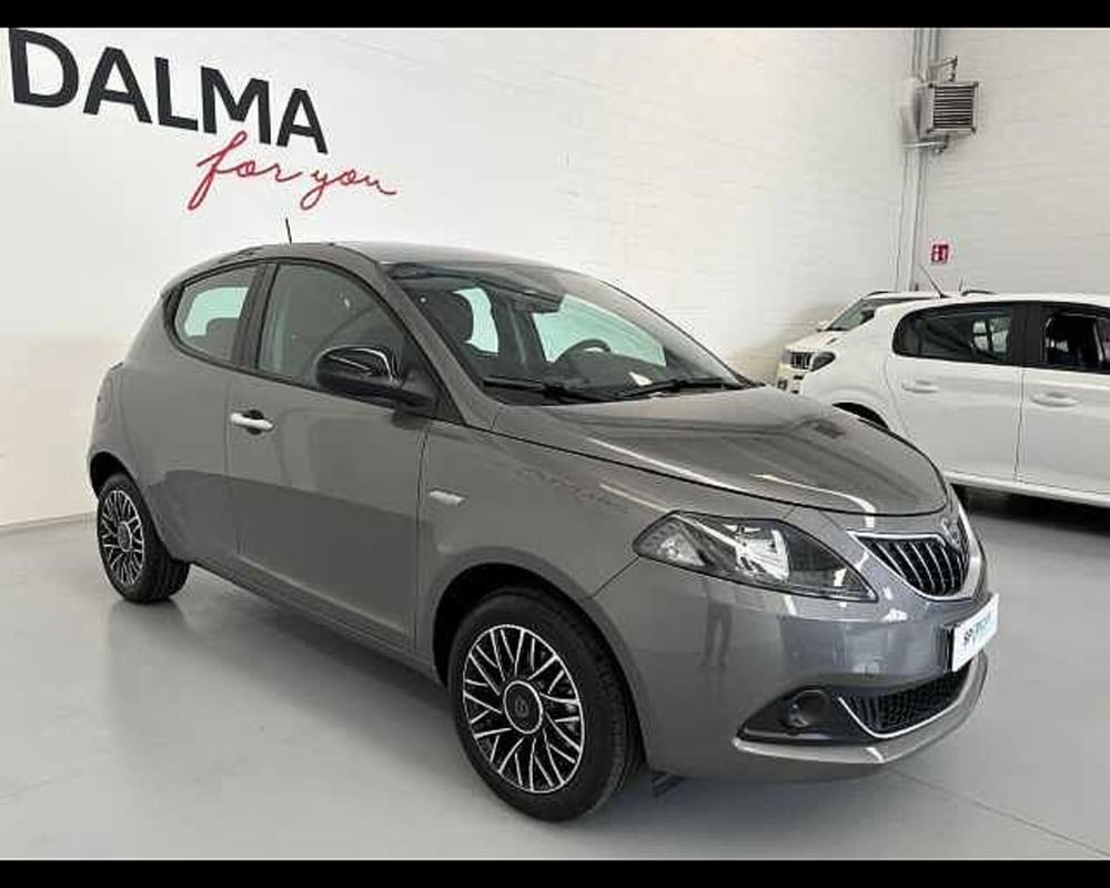Lancia Ypsilon usata a Milano (2)