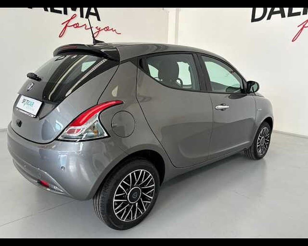 Lancia Ypsilon usata a Milano (3)