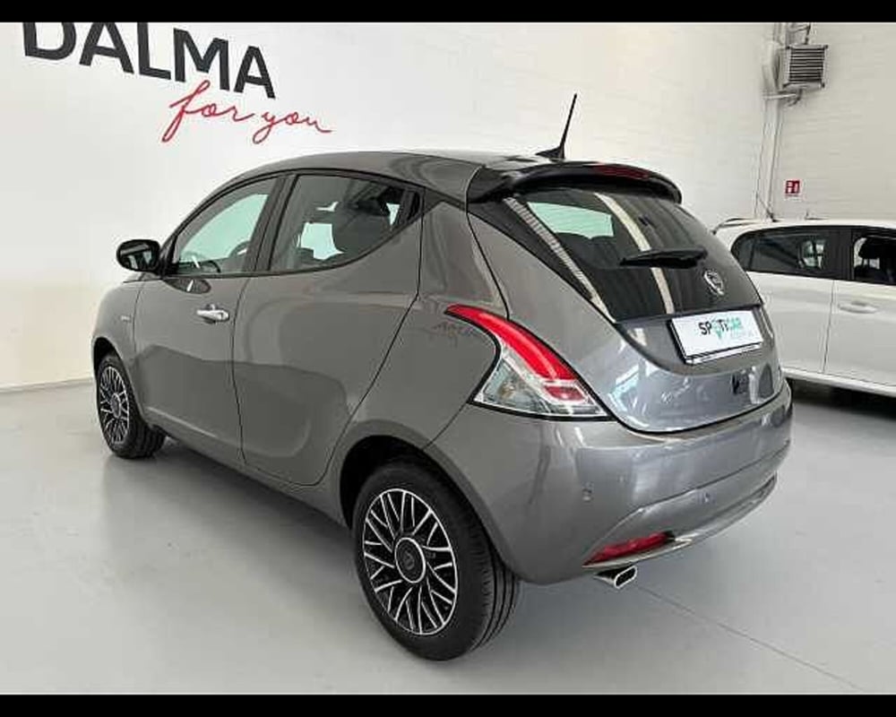 Lancia Ypsilon usata a Milano (4)