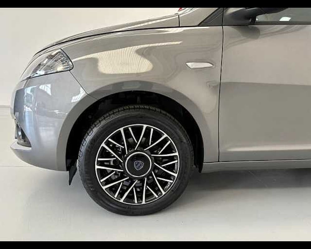 Lancia Ypsilon usata a Milano (5)