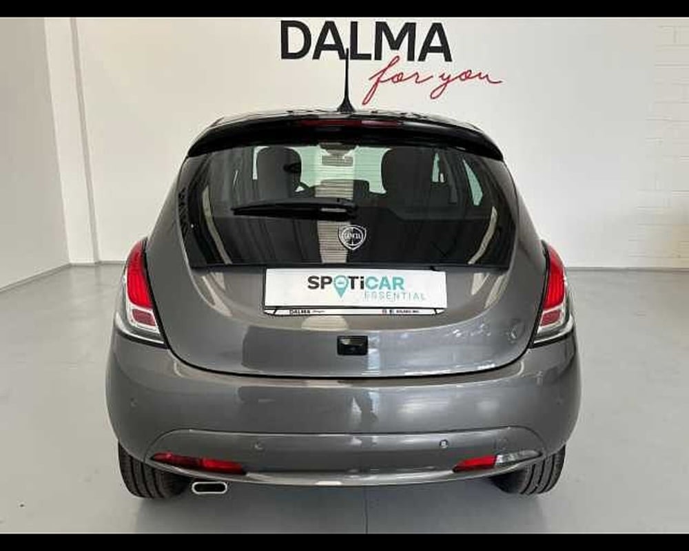 Lancia Ypsilon usata a Milano (6)