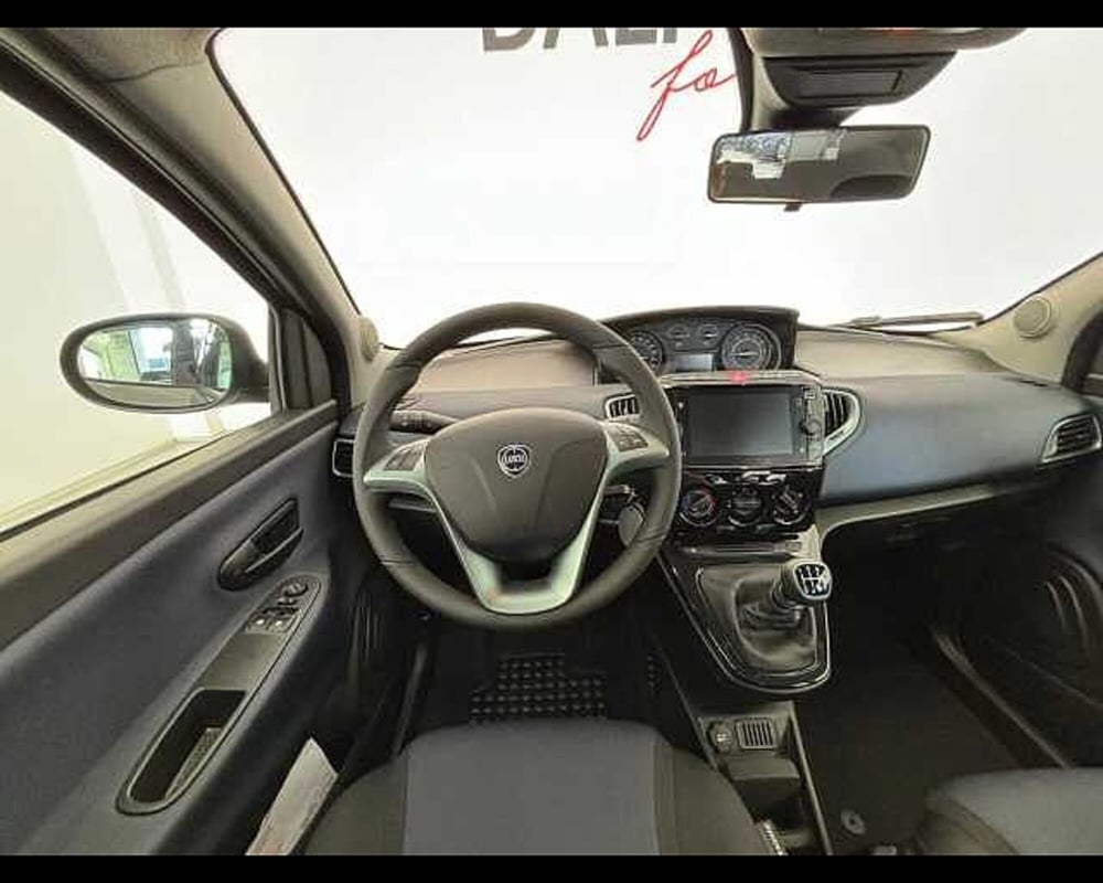 Lancia Ypsilon usata a Milano (7)