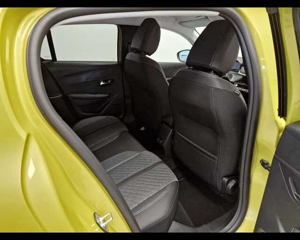 Peugeot 208 nuova a Milano (11)