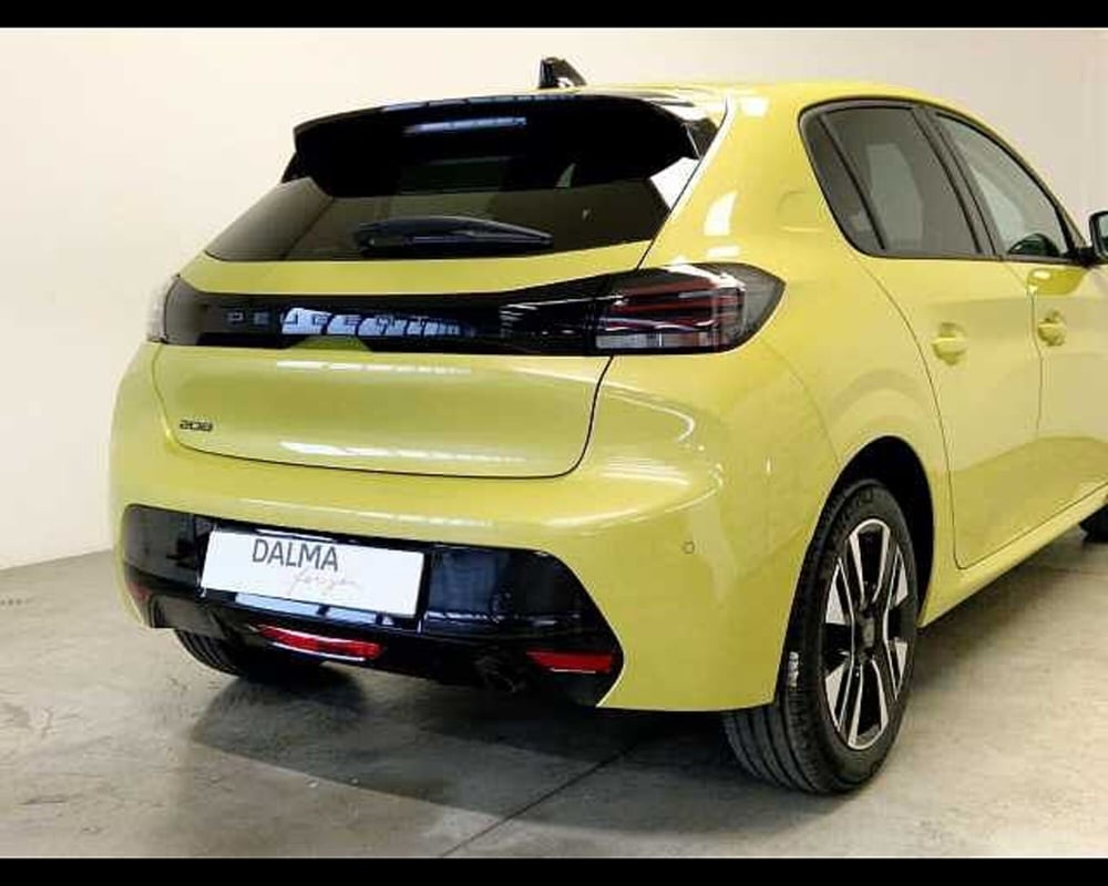 Peugeot 208 nuova a Milano (14)