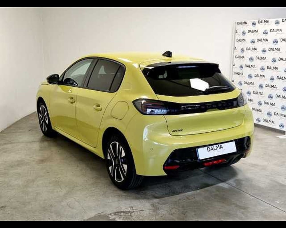 Peugeot 208 nuova a Milano (16)