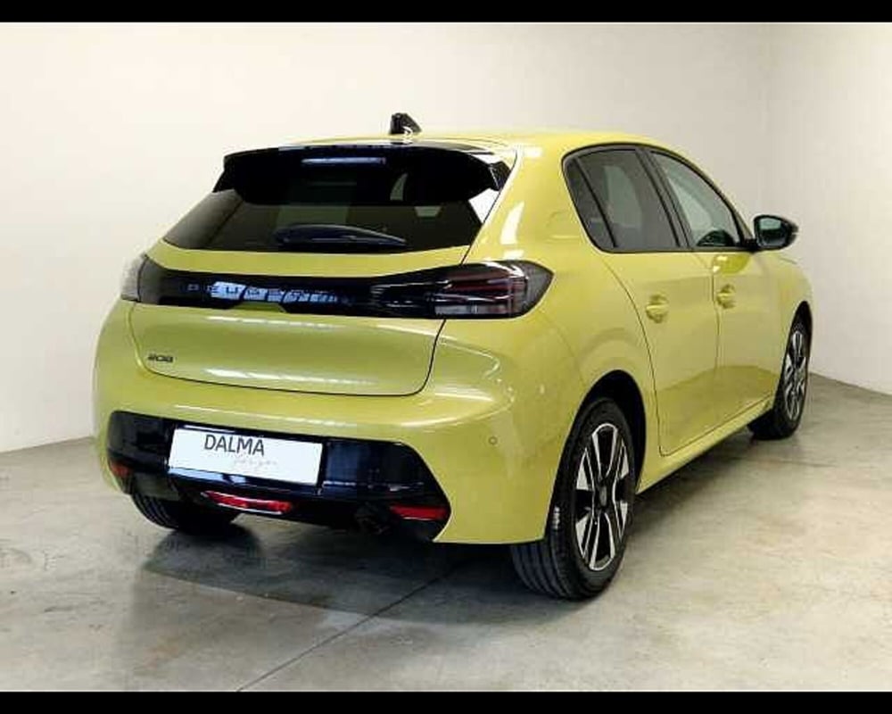 Peugeot 208 nuova a Milano (4)