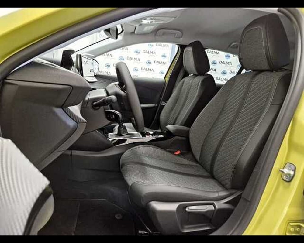 Peugeot 208 nuova a Milano (5)