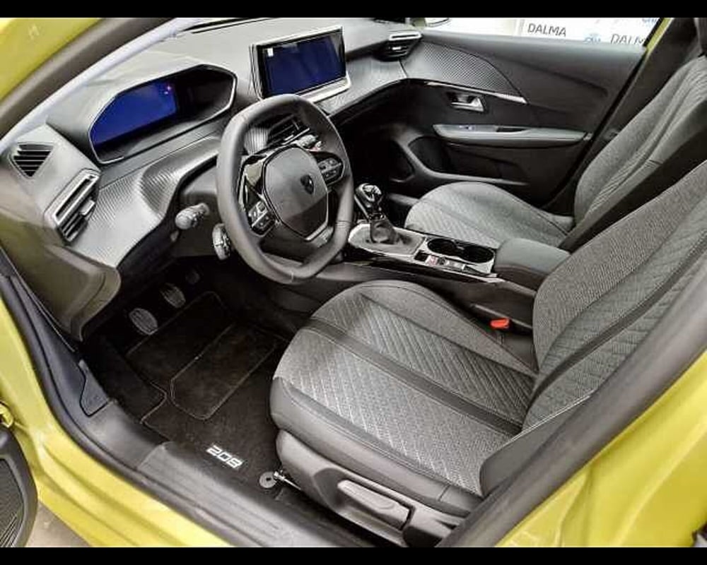 Peugeot 208 nuova a Milano (6)