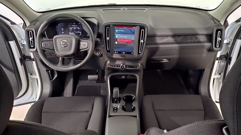 Volvo XC40 nuova a Como (5)