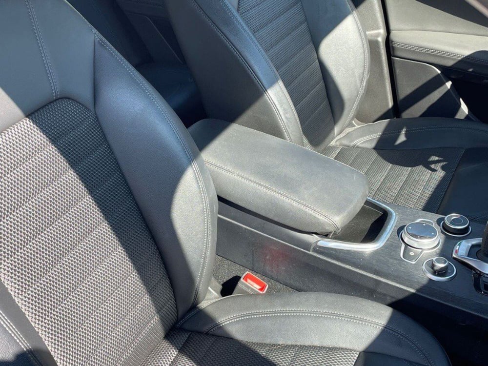 Alfa Romeo Stelvio usata a Macerata (14)