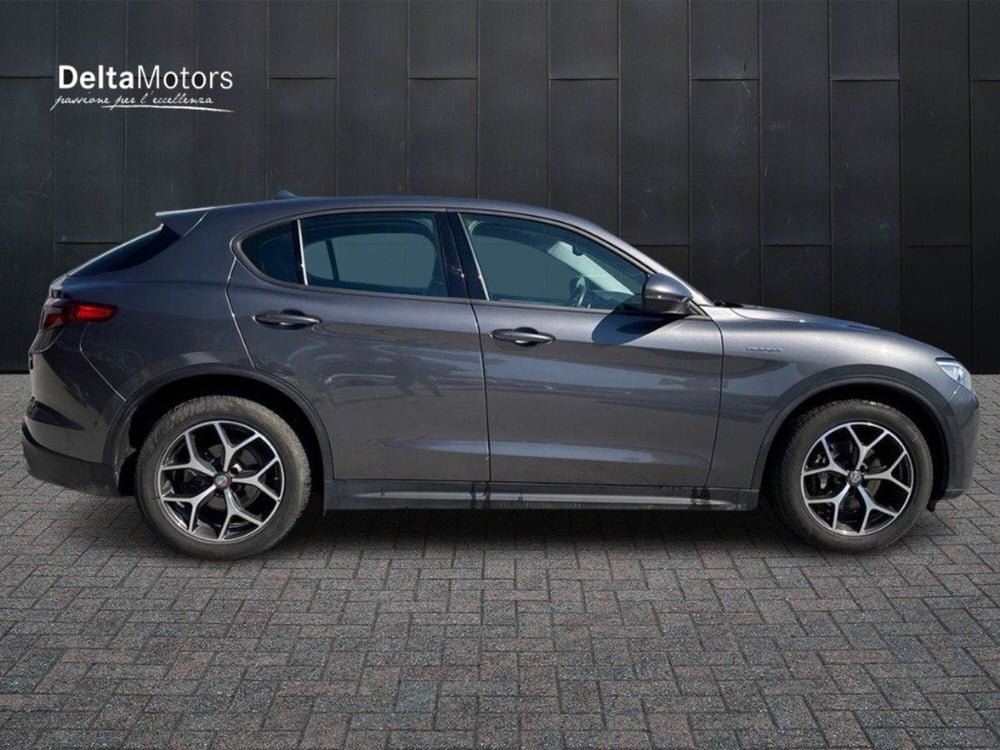Alfa Romeo Stelvio usata a Macerata (3)