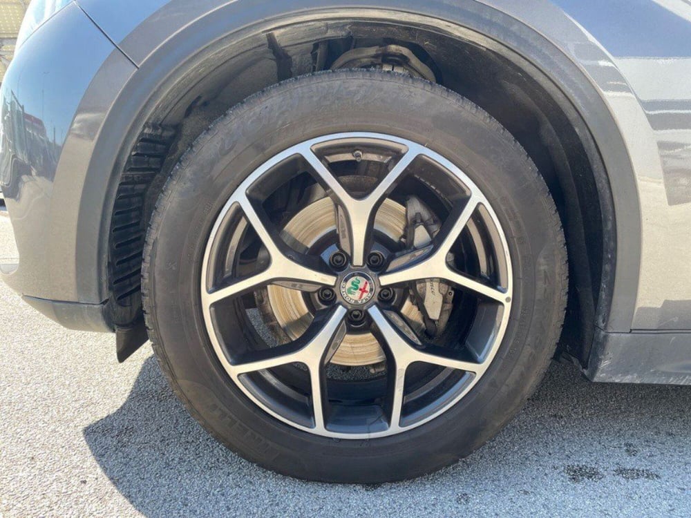 Alfa Romeo Stelvio usata a Macerata (8)