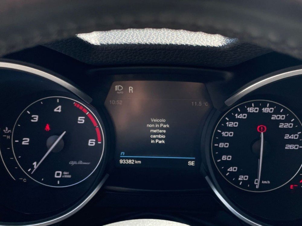 Alfa Romeo Stelvio usata a Macerata (9)
