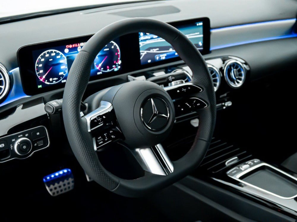 Mercedes-Benz Classe A Sedan nuova a Macerata (11)