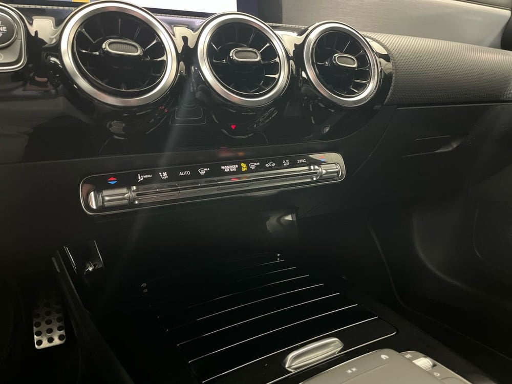 Mercedes-Benz CLA Shooting Brake usata a Napoli (15)