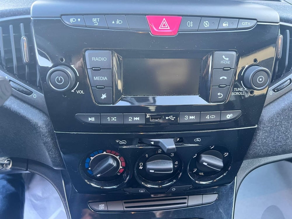 Lancia Ypsilon usata a Messina (9)