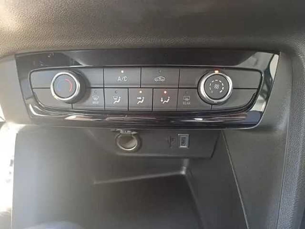Opel Corsa nuova a Milano (14)